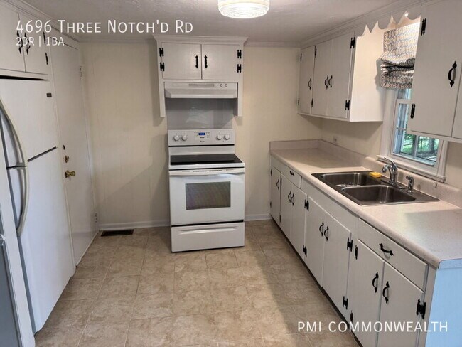 Foto del edificio - 4696 Three Notch'd Rd