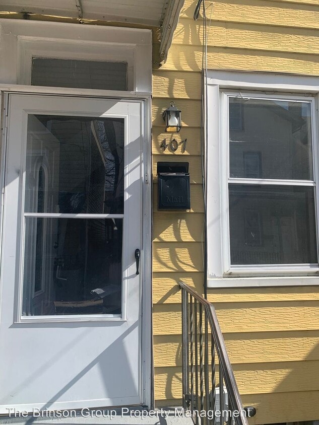 Primary Photo - 4 br, 1.5 bath House - 407 Lawrence Street