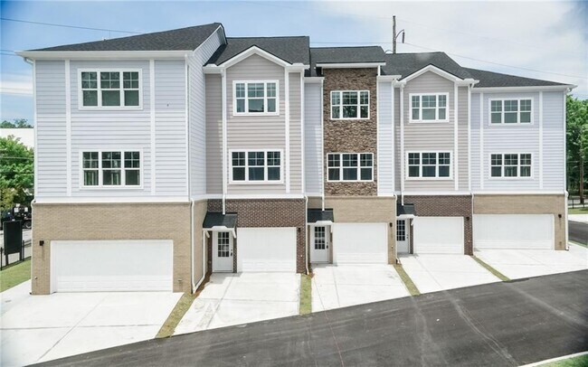 Building Photo - 2585 Ocean Dr NW