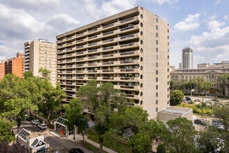 Building Photo - Le Jardin Apartments