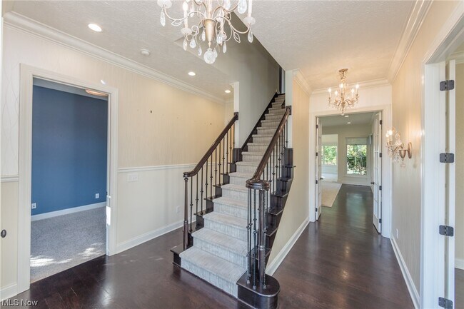 Building Photo - 1744 Bur Oak Dr