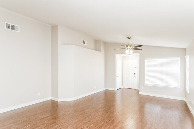 Foto del edificio - 964 Moore Oaks Ct