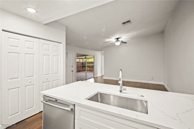 Building Photo - 15524 Crystal Lake Dr