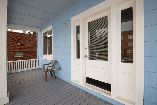 Interior Photo - 1221 California Ave