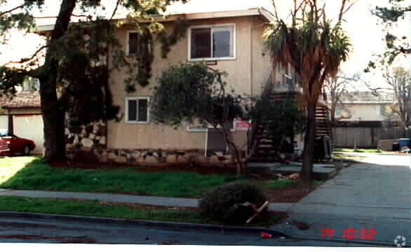 Building Photo - 3202 Williamsburg Dr