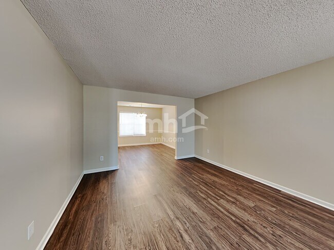 Foto del edificio - 4445 Tuckahoe Ct