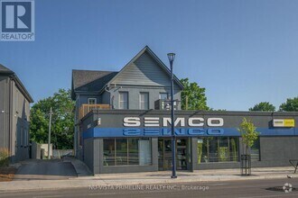 Building Photo - 900 Dundas St