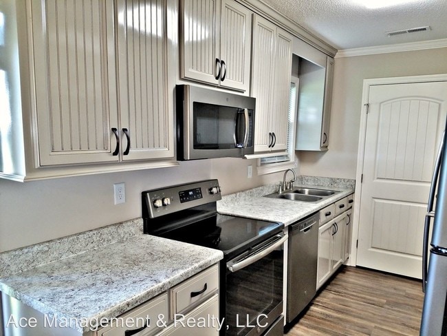 Building Photo - 3 br, 1 bath House - 164 NE Turney Rd