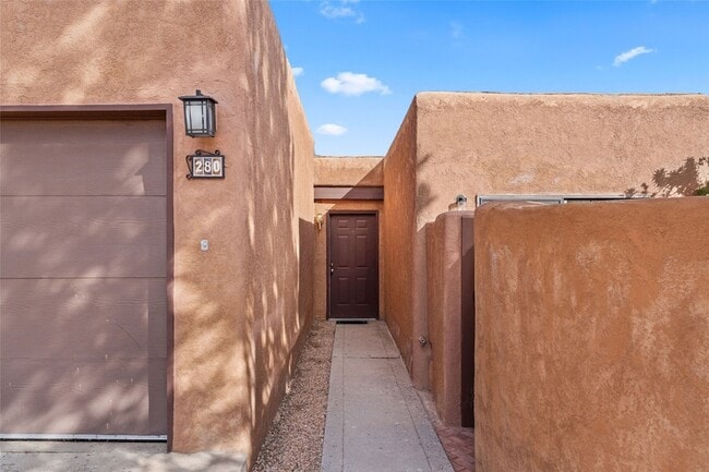 Building Photo - 280 Loma Entrada