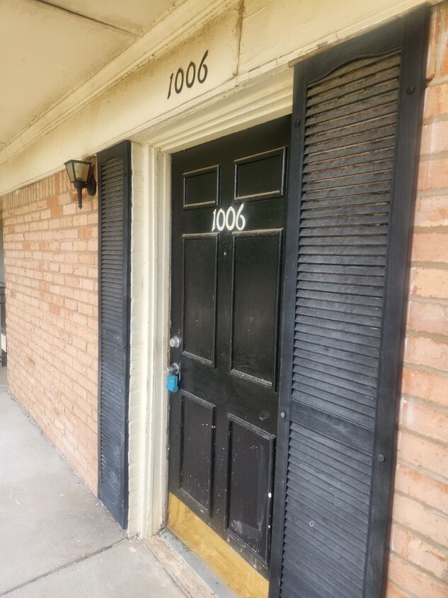 Foto principal - Afforadable 1 Bedroom Condo- Ready for new...