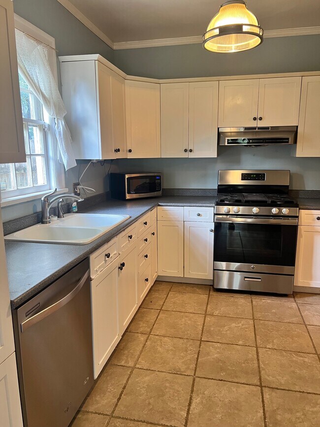 Building Photo - 5603 Montview St