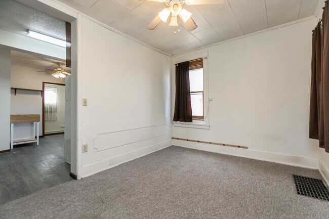 Building Photo - 1112 N Dodge St.