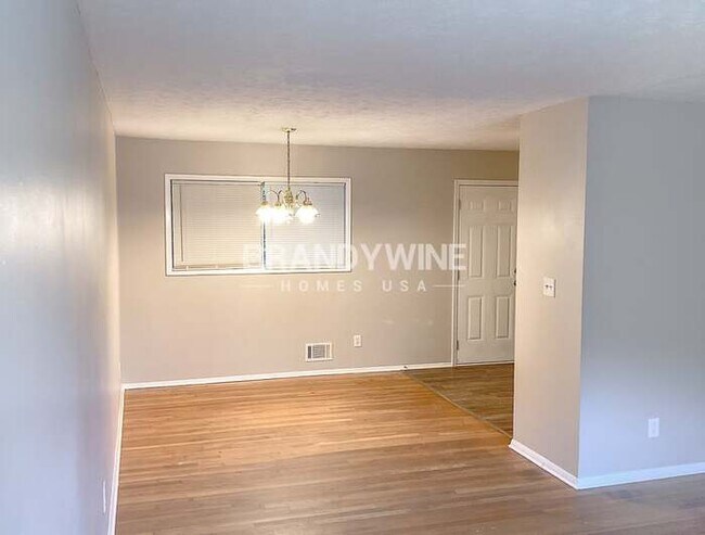 Building Photo - 1357 Heather Cir