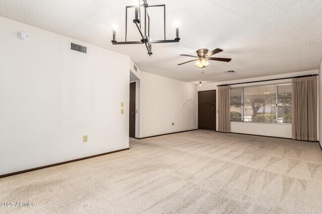 Foto del edificio - 12822 W Paintbrush Dr