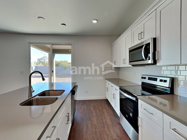 Foto del edificio - 2140 W Alicia Drive