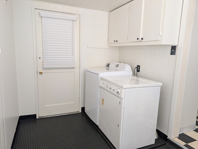 Building Photo - 1007 Pacific St