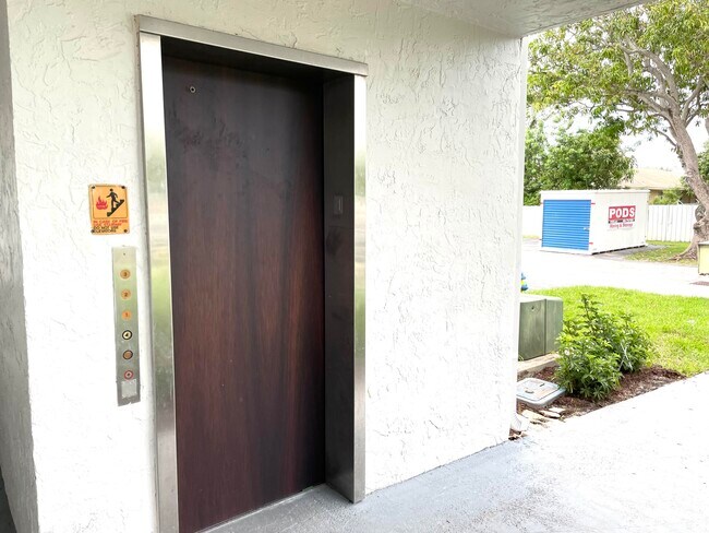 Foto del edificio - 230 SE 10th St