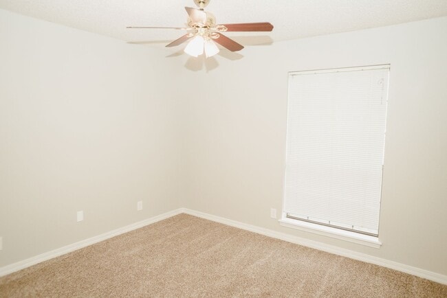 Building Photo - 6313 W Oxbow Cir