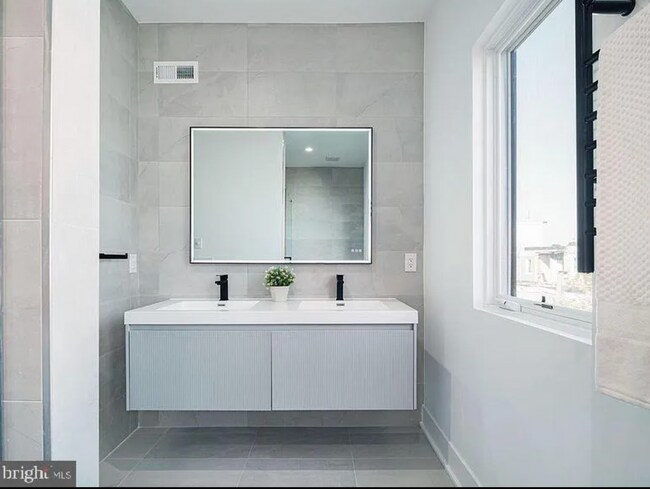 Building Photo - Brand New Luxury Home Brewerytown