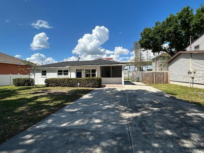 Building Photo - 4611 W McElroy Ave