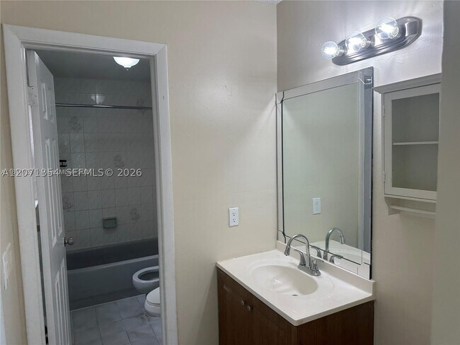 Foto del edificio - 6991 NW 169th St