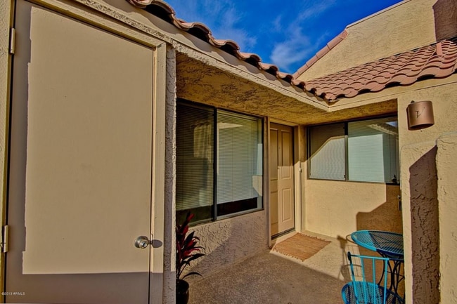 Building Photo - 1BR Condo with garage, Shea/96th, $1250