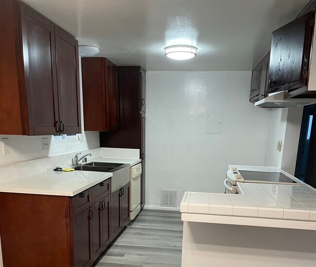 Building Photo - 1106 Opal St