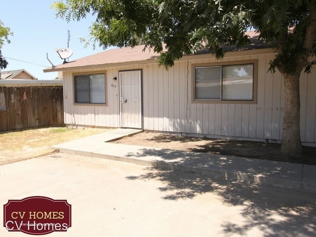 Building Photo - 615 E Florinda St
