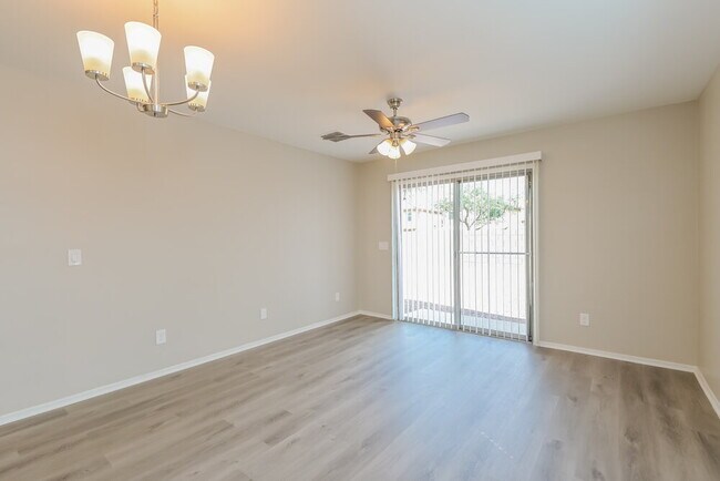 Building Photo - 660 W Cholla Crest Dr