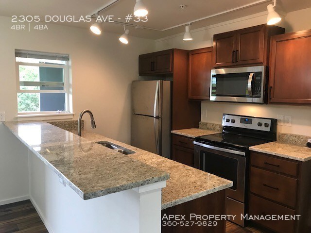 Foto del edificio - 2305 Douglas Ave