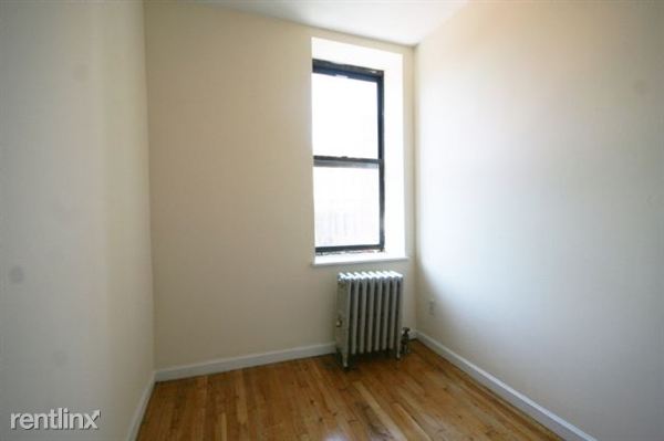 Building Photo - 203 E 10th St