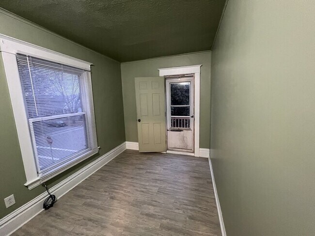 Foto del edificio - 1055 Pine Ave NW