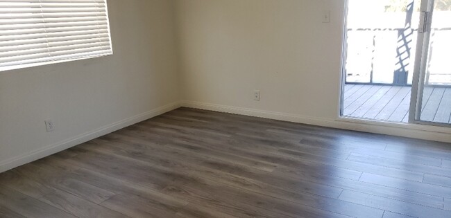 Building Photo - 1016 Tiverton Ave