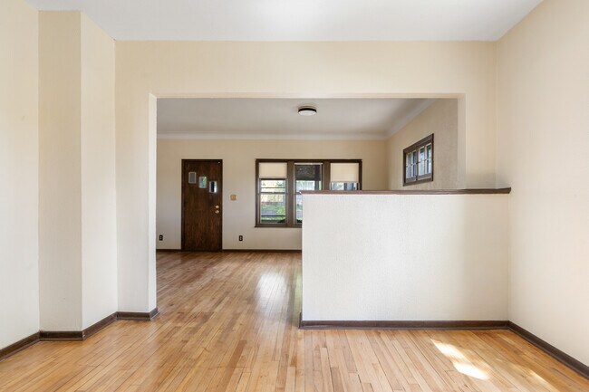 Foto del edificio - 1053 Westminster St