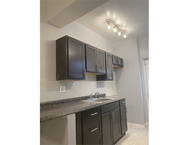 Building Photo - 1633 Frederick Ave