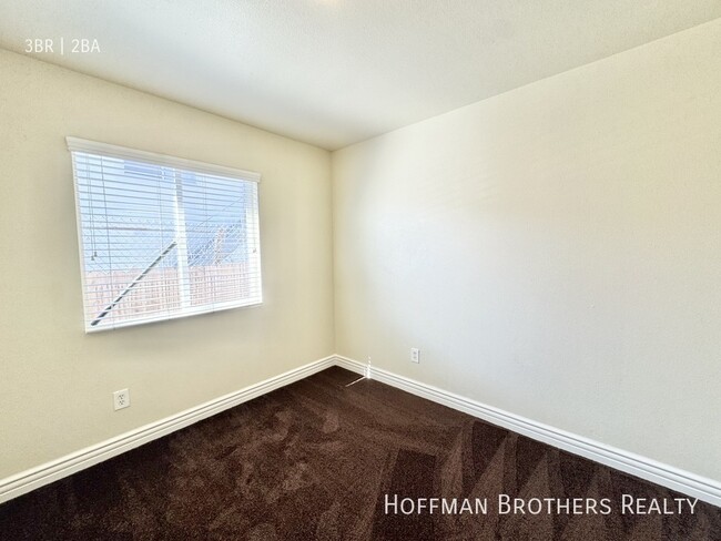 Building Photo - 119 W 94th St