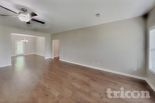Building Photo - 925 Beverly Ct