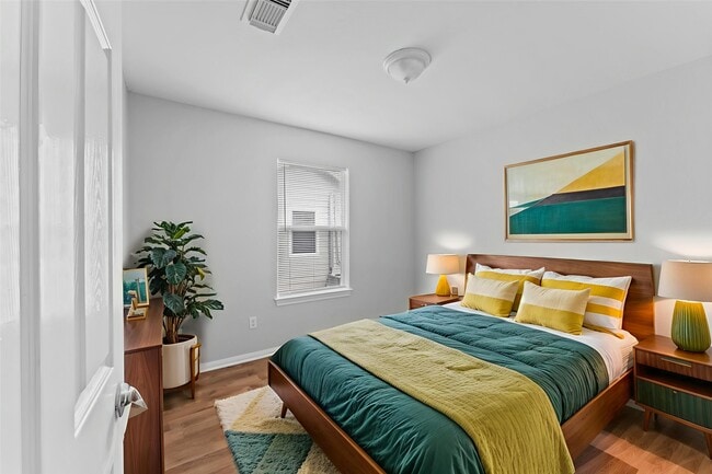 Building Photo - 2024 Jean St