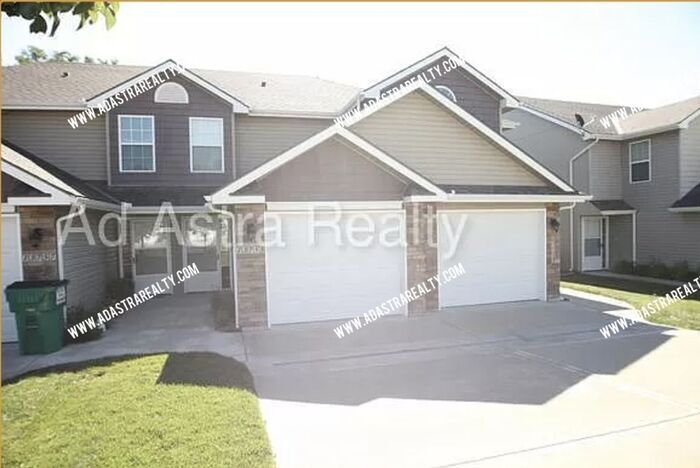 Foto principal - Beautiful Townhome in Platte City-Availabl...