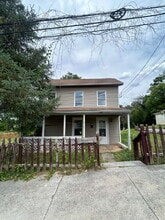 Building Photo - 472 Hill St