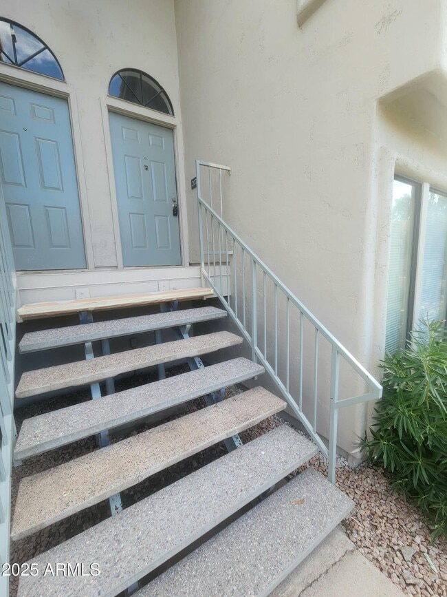 Building Photo - 1820 E Morten Ave