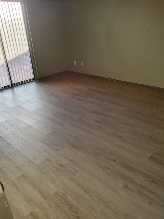 Building Photo - Single Family Home