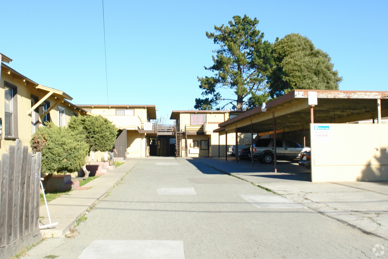 Building Photo - 1115 E Laurel Dr