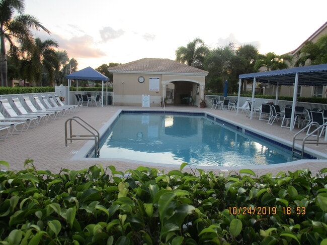Foto del edificio - 6878 Sterling Greens Ct