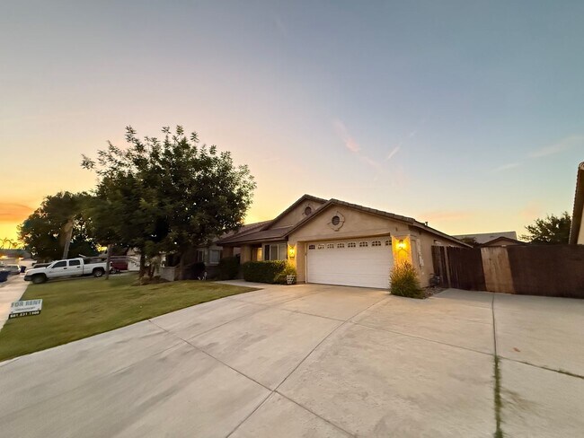 Building Photo - Beautifully Maintained 3-Bedroom Plus Offi...