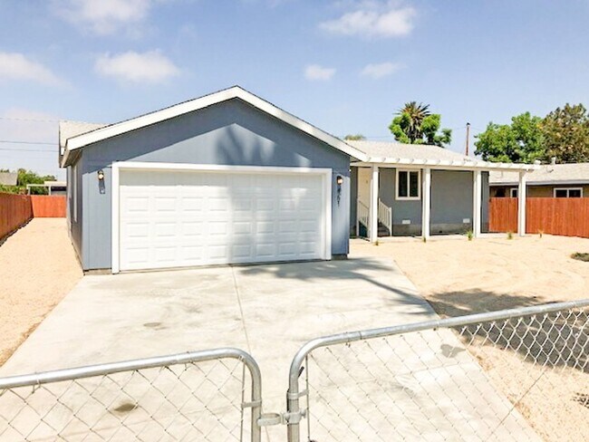 Foto del edificio - Newer home for rent on large lot!