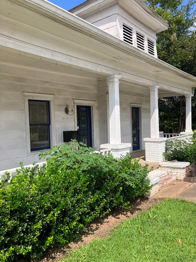 Front View - 810 Church St