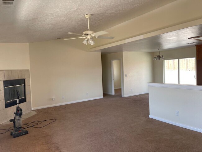 Foto del edificio - Bright Single-Story 4BR in Apple Valley — ...