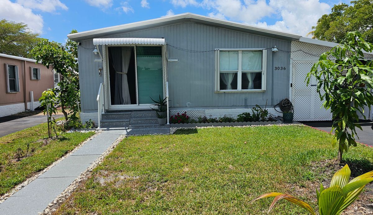 Primary Photo - 3036 SW 51st St