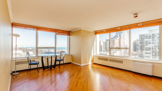 Foto del edificio - 70 W Burton Pl